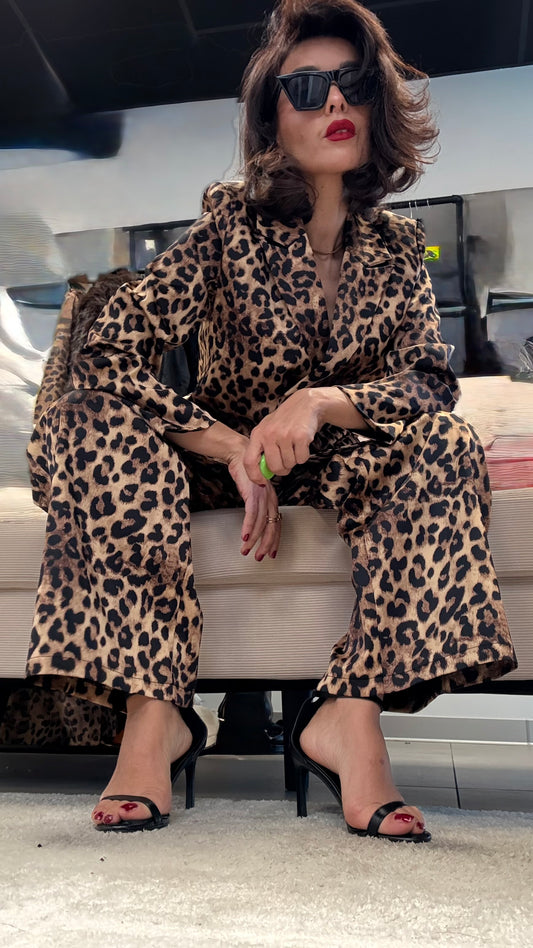 Tailleur Léopard – “Never Lie”