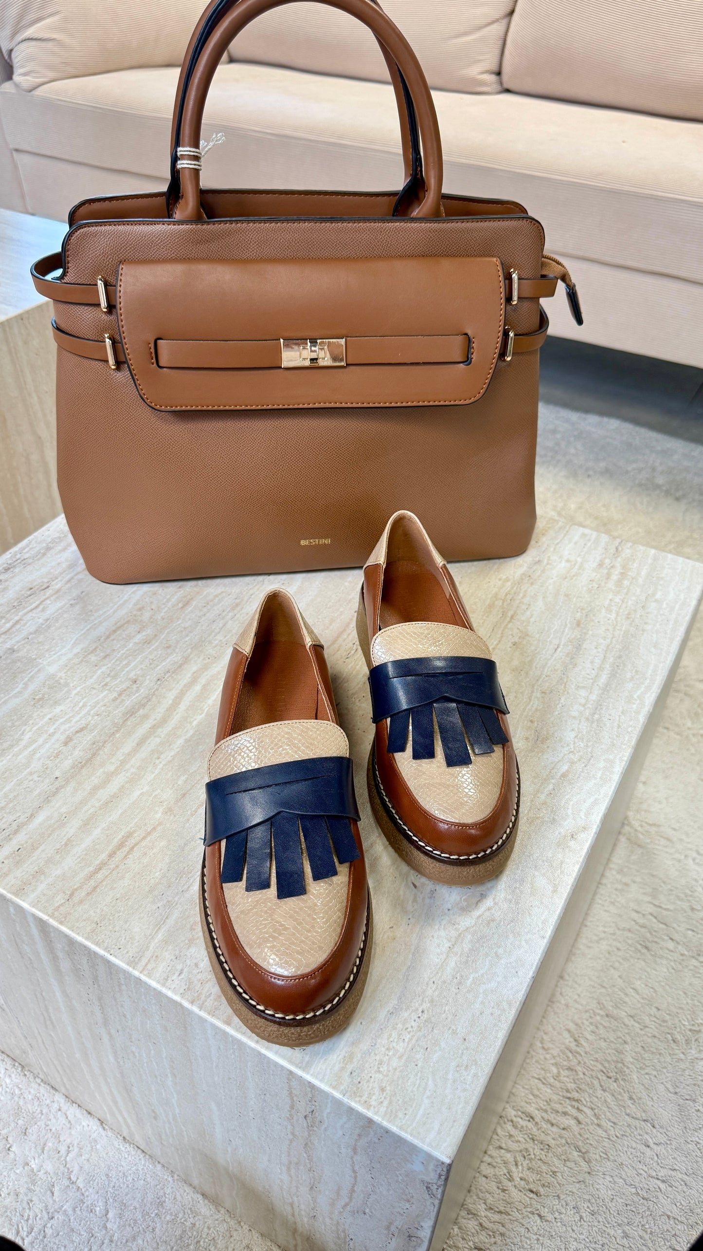 Mocassins bicolores à franges – style chic et original