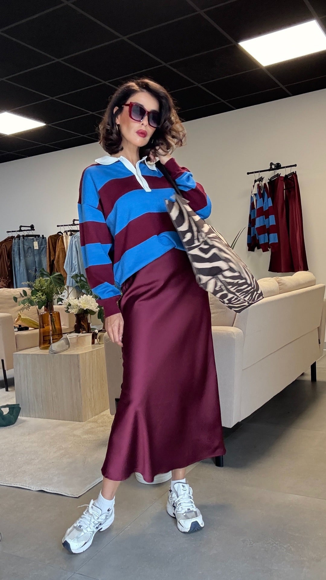 Jupe midi satinée – Bordeaux intense