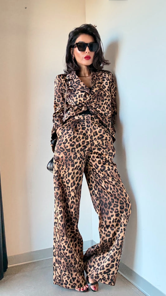 Tailleur Léopard – “Never Lie”